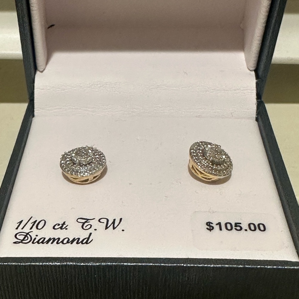 Diamond earrings 1/10 ctw NWT